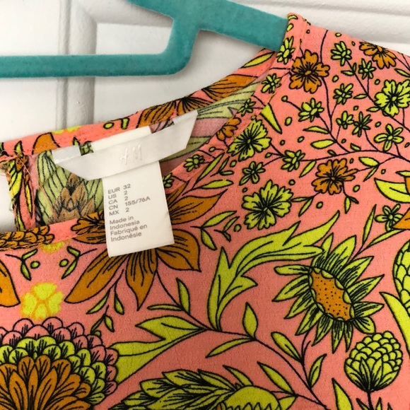 Floral Top - Picture 2 of 2